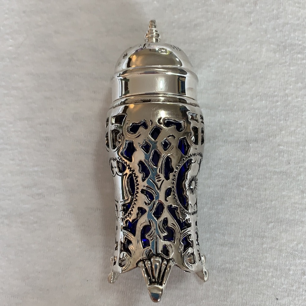 Sold Sold Sold Neiman Marcus Never Used Salt and Pepper Shakers - Picture 6 of 8
